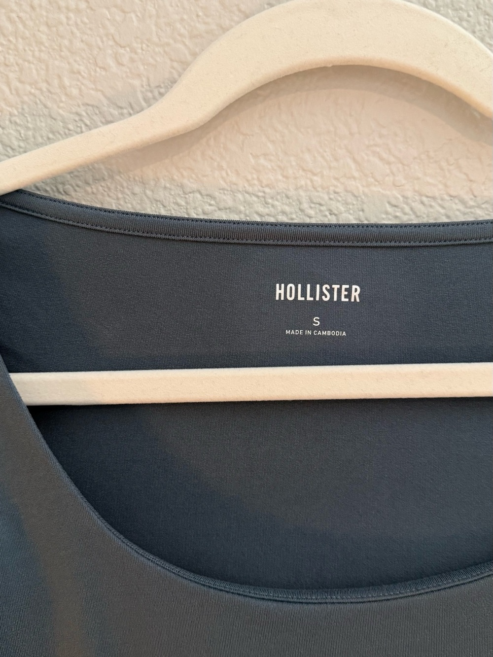 HOLLISTER Long Sleeve Top - Picture 3 of 3